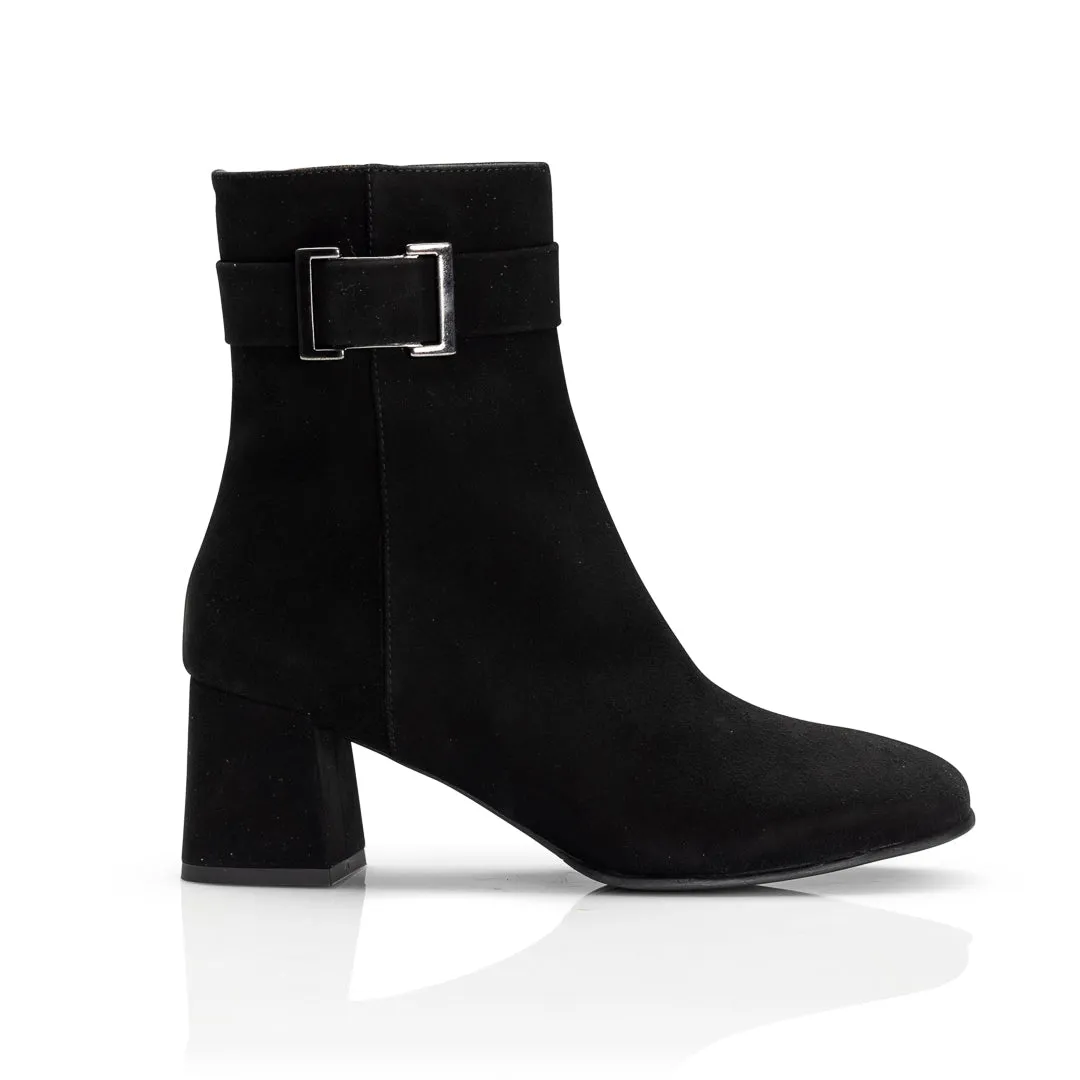 Donna soft heeled boot with buckle detail