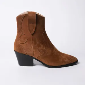 Short Cowboy Boots in Cognac Suede