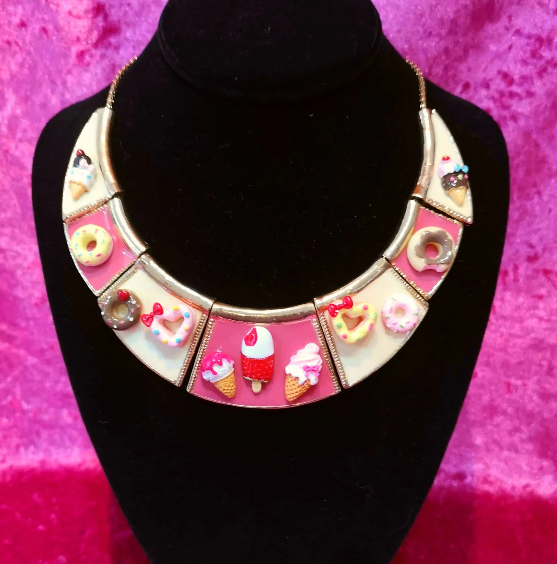 Statement Ice Cream Collar - Unique